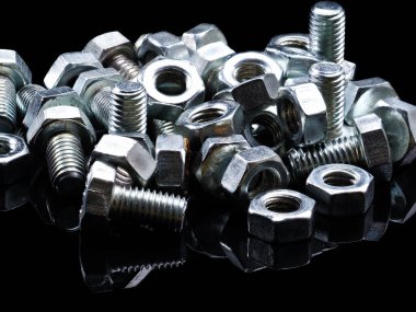 Farklı türde vida ve fındık