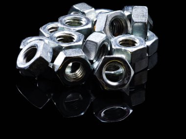 Farklı türde vida ve fındık