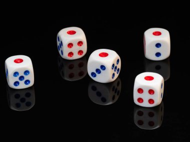 Zar oyunu, zar ile oynanan bir poker modu var.