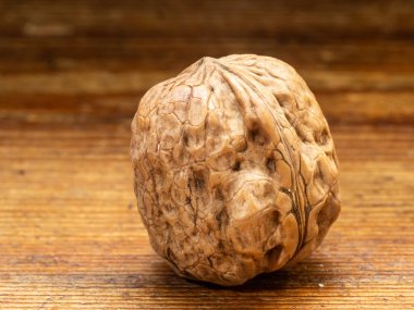 Ceviz, kurutulmuş meyve, çok sert kabuk ve yenilebilir ve ceviz ağacı tarafından üretilen çok yağlı tohum..