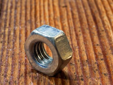 Farklı türde vida ve fındık