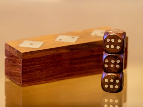 Zar oyunu, zar ile oynanan bir poker modu var.