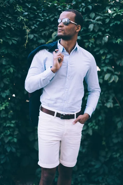 Hombre africano en ropa casual —  Fotos de Stock