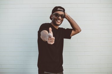 Serin ve Afrika yakışıklı genç