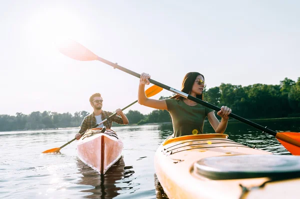 Beautiful couple kayaking on river together — Stock Photo, Image