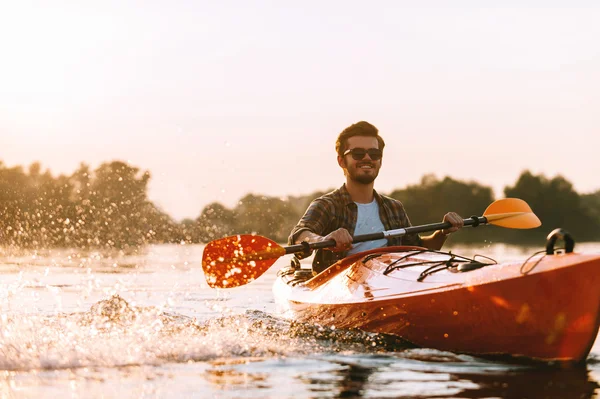 Young man kayaking — Stock Photo, Image