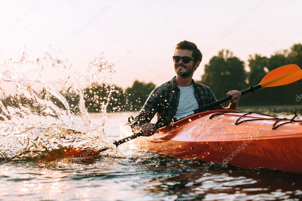 Young man kayaking — Stock Photo © gstockstudio 125161610