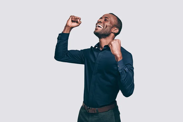 Szczęśliwy młody człowiek Afryki — Zdjęcie stockowe
