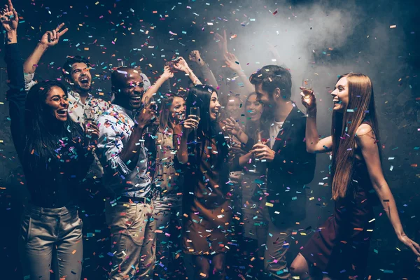 People dancing at party with confetti — Stock Photo, Image