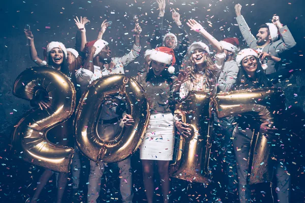 Freunde auf Silvesterparty — Stockfoto