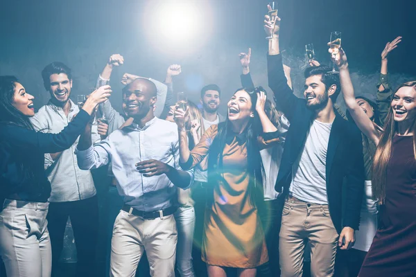 Beautiful young people dancing — Stock Photo, Image