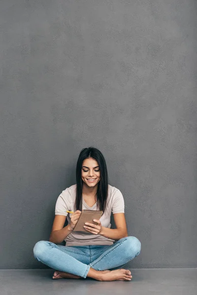 Young woman writing notes — Stock Photo, Image