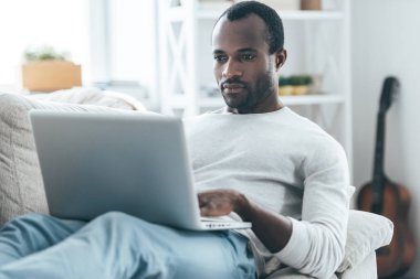 man laptop arıyorum