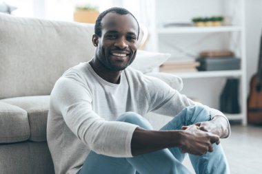 Afrika adam akıllı rahat kıyafetler