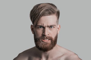 sakallı adam kızgın erkeklik