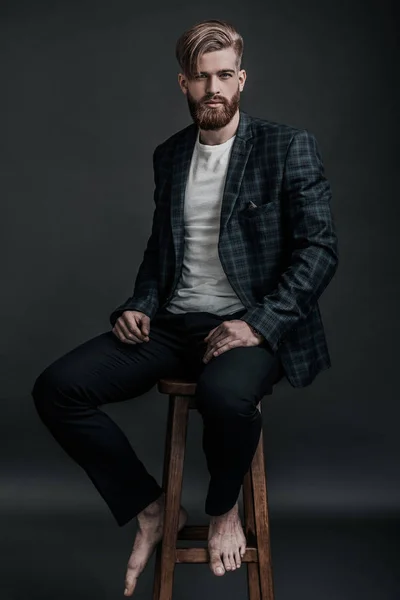 Stylish barefoot man in suit — Stock Photo, Image