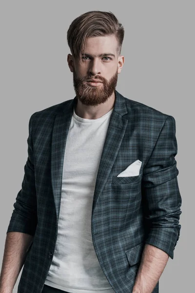 Przystojny stylowy mężczyzna w kurtce — Zdjęcie stockowe