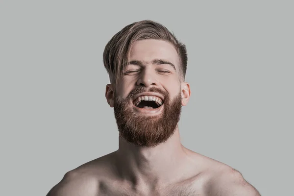Śmiejąc się przystojny mężczyzna — Zdjęcie stockowe