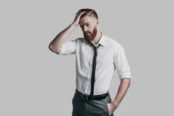 Knappe zakenman in overhemd en stropdas — Stockfoto