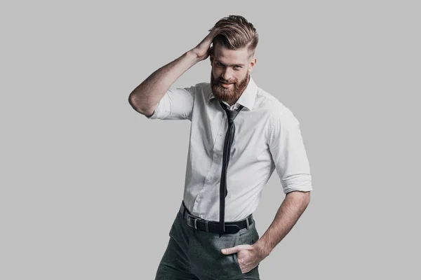 Hombre de negocios guapo en camisa y corbata — Foto de Stock