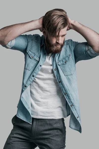 Hombre con estilo con barba — Foto de Stock