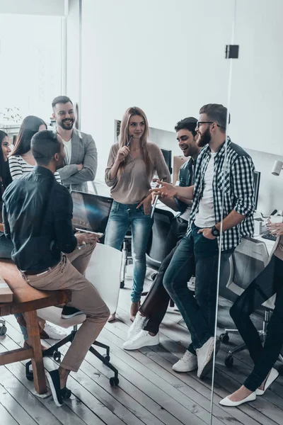 Equipo Trabajando juntos . —  Fotos de Stock