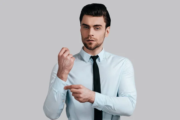 Young businessman adjusting sleeve — Stock Photo, Image