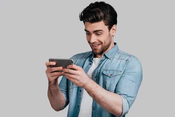 Handsome man using smartphone — Stock Photo, Image