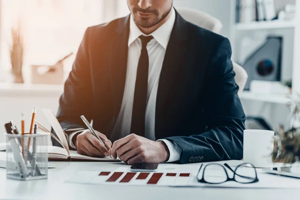 Businessman sitting at workplace table — Stock Photo, Image