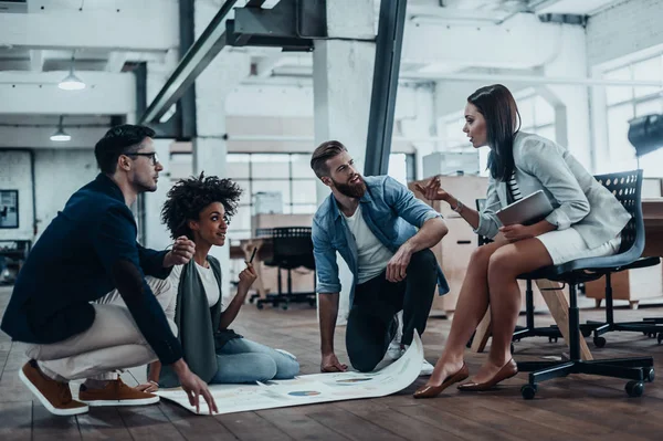 Business people sitting on floor — Stock Photo, Image