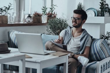 Not yazma gözlük işadamı