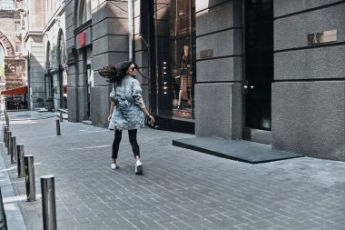 moda esmer kadın