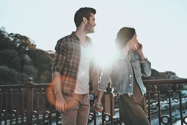 Beautiful young couple holding hands — Stock Photo, Image