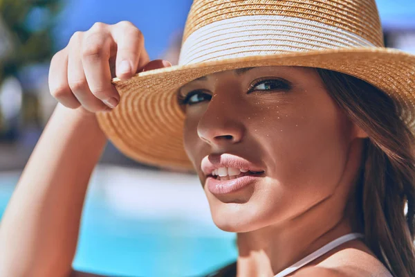 Woman in sun hat — Stock Photo, Image