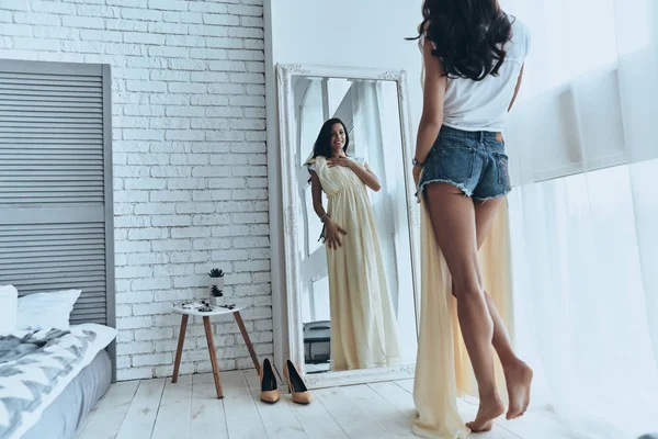 Beautiful woman trying on her dress — Stock Photo, Image