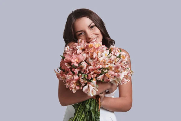 Young woman with bunch of flowers — Stock Photo, Image