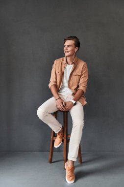 şık ve yakışıklı bir adam