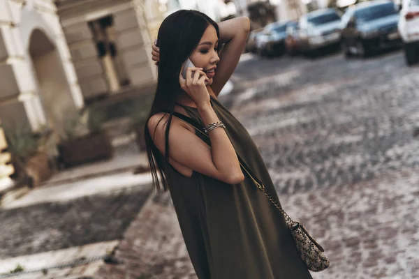 Kadın akıllı telefon söz 