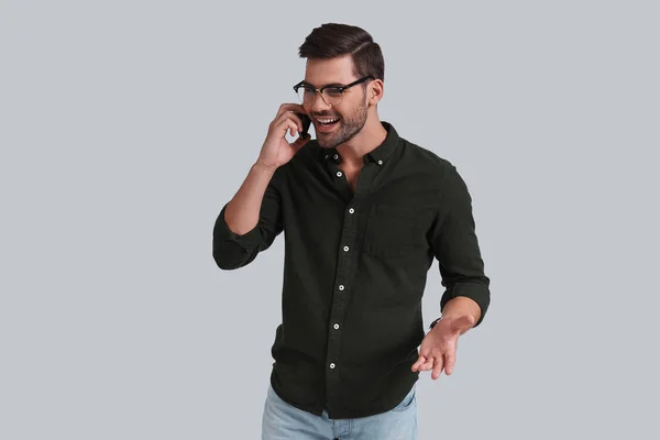 Handsome man talking on mobile phone — Stock Photo, Image