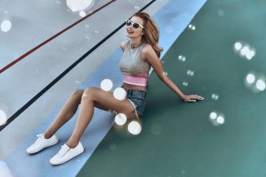 Muhteşem bir kadın sportif giyim 