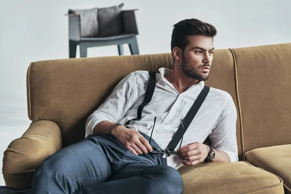 Man in formal wear and suspenders — Stock Photo, Image