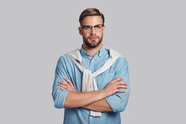 Man keeping arms crossed — Stock Photo, Image