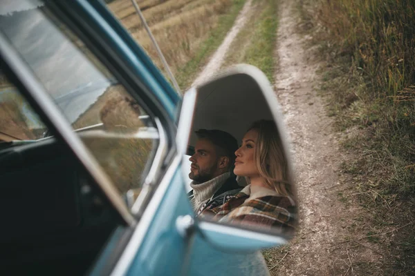 Caucasian Beautiful Couple Love Enjoying Travel Vintage Car People Mirror — Stock Photo, Image