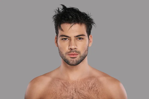 Shirtless Brunette Man Unkempt Hair Looking Camera Grey Background — Stock Photo, Image