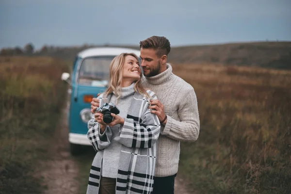 Beautiful Young Couple Embracing Smiling While Standing Outdoors Woman Camera — Stock Photo, Image