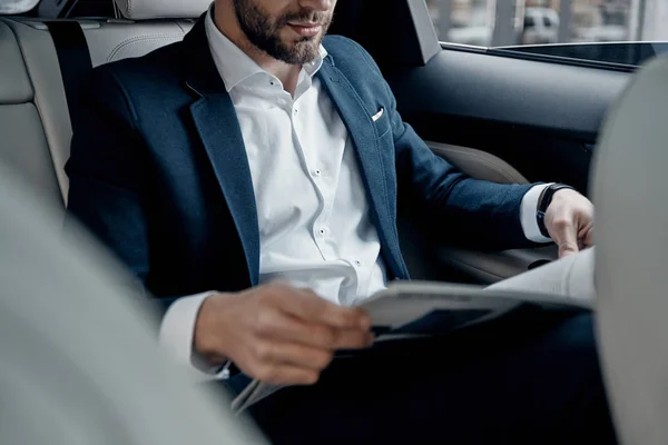 Close Young Man Suit Reading Newspaper While Sitting Car — Stock Photo, Image