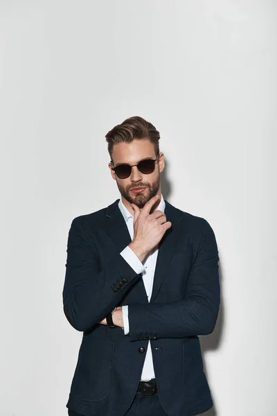 Handsome Young Man Full Suit Keeping Hand Chin While Standing — Stock Photo, Image