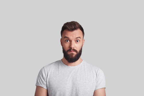 Shocked Young Man Looking Camera While Standing Grey Background — Stock Photo, Image