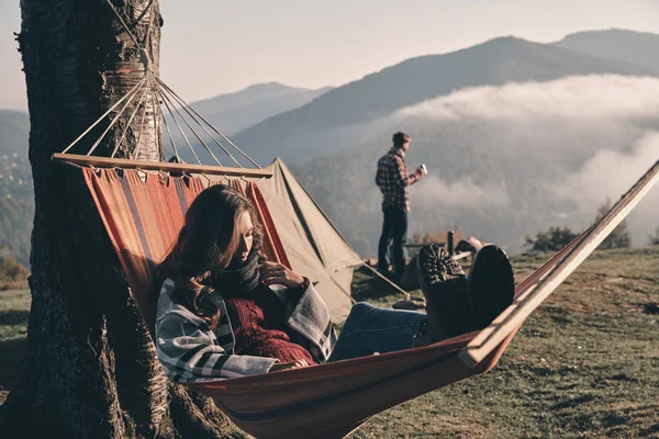 Woman Covered Blanket Relaxing Hammock Boyfriend Standing Background — Stock Photo, Image