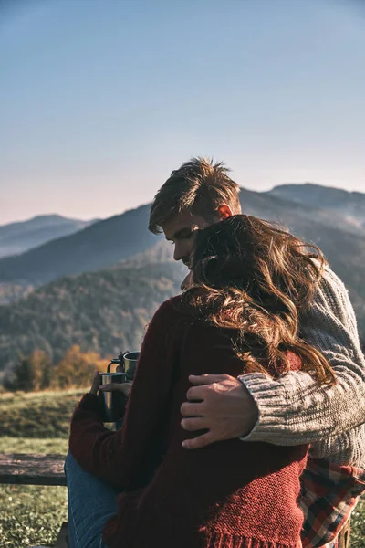 Couple Prendre Café Matin Tout Passant Temps Insouciant Dans Les — Photo